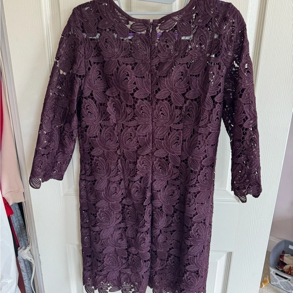 Three-quarter sleeve midi dress